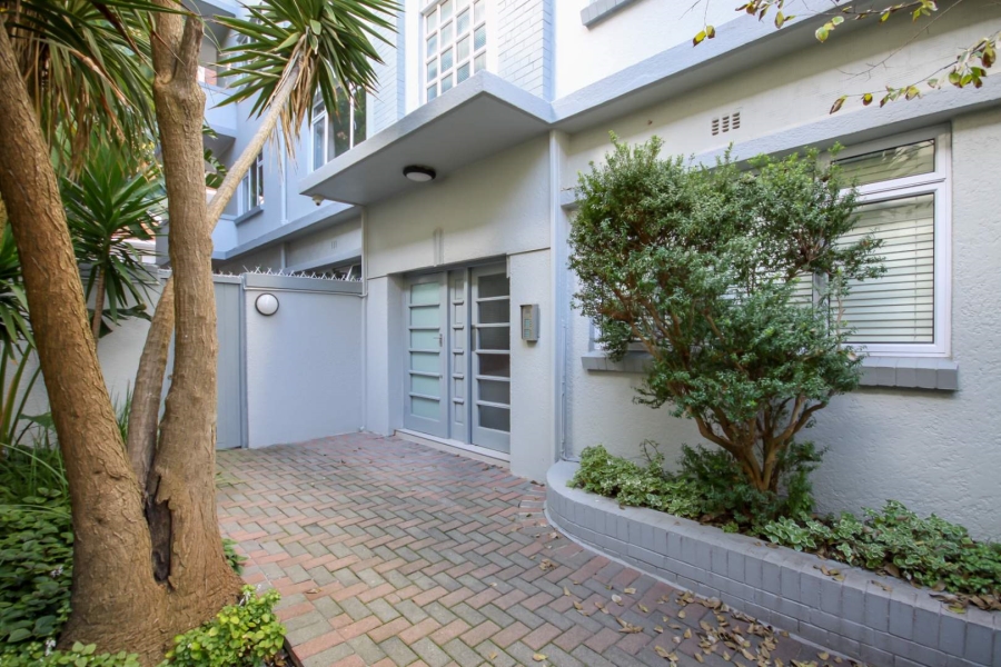 To Let 1 Bedroom Property for Rent in Sea Point Western Cape